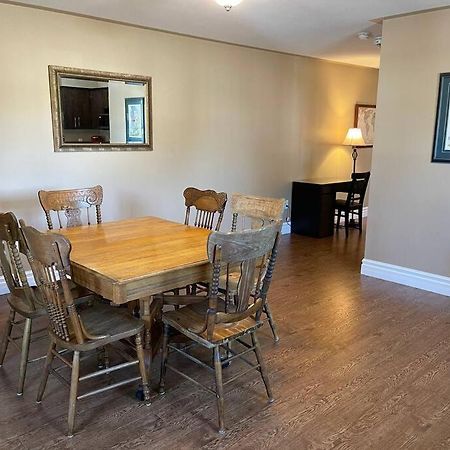 Cozy 2 Bedroom Home In Chatham - Left Side Bagian luar foto