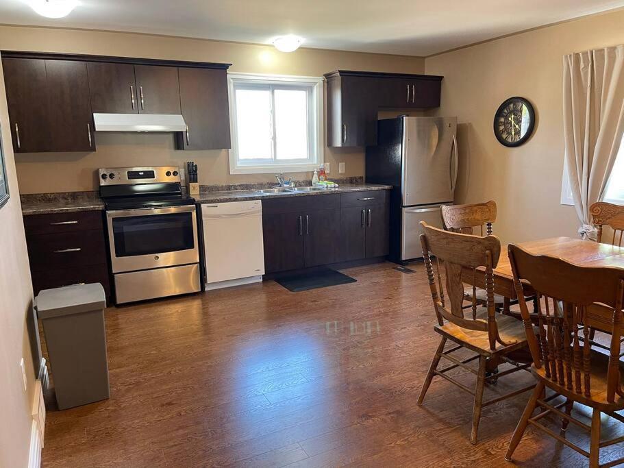 Cozy 2 Bedroom Home In Chatham - Left Side Bagian luar foto