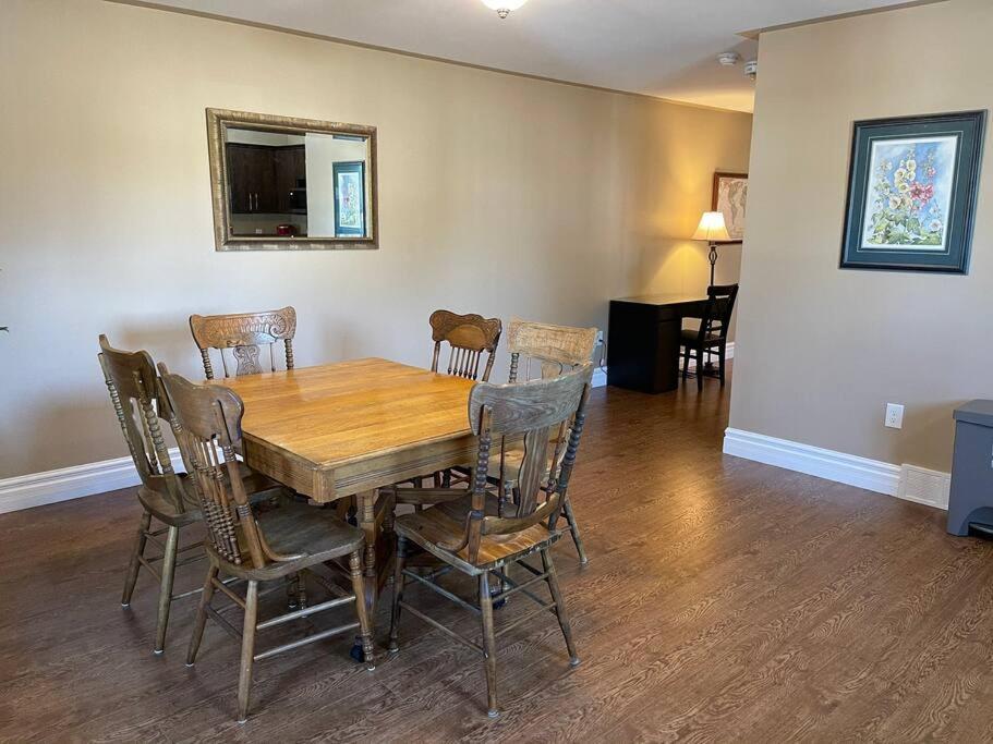 Cozy 2 Bedroom Home In Chatham - Left Side Bagian luar foto