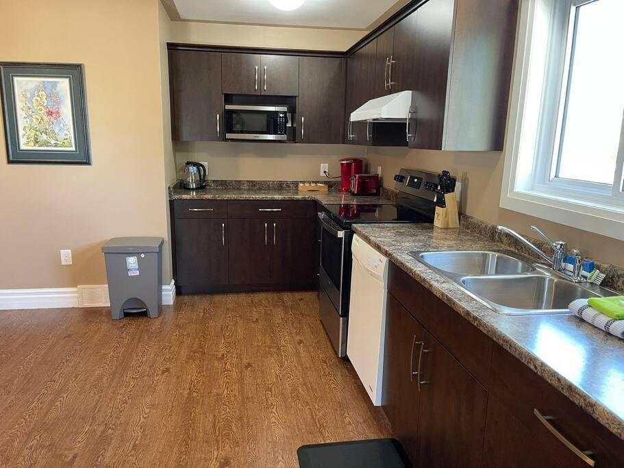 Cozy 2 Bedroom Home In Chatham - Left Side Bagian luar foto