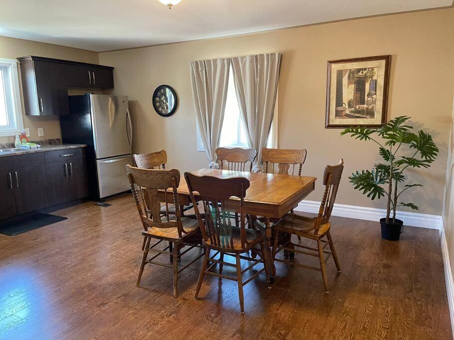 Cozy 2 Bedroom Home In Chatham - Left Side Bagian luar foto